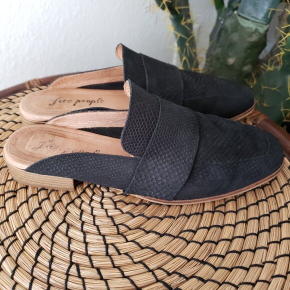 Free People At Ease Loafer Mule Leather Black size 39 / US 9 Snakeskin Boho - Picture 3 of 15
